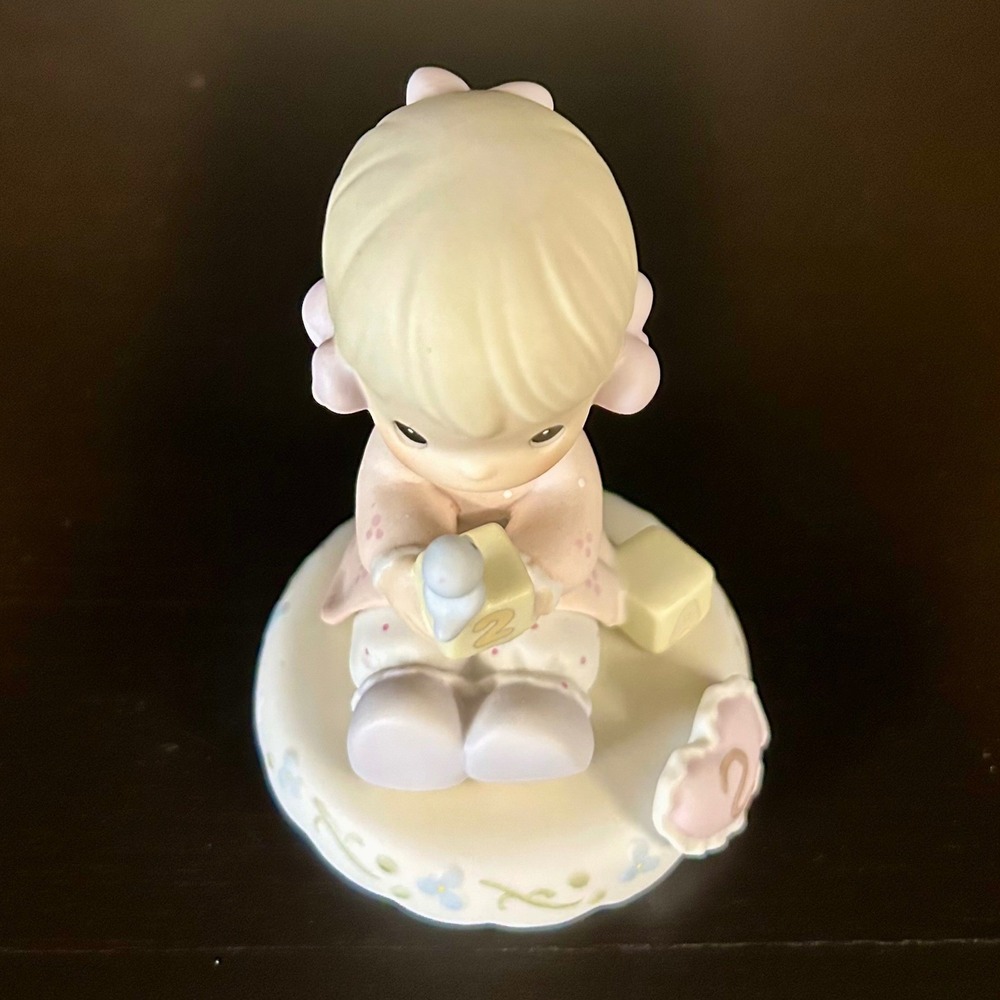 Precious Moments Growing In Grace Age 2 Girl With Blocks Figurine 136212 1994 - Picture 2 of 5